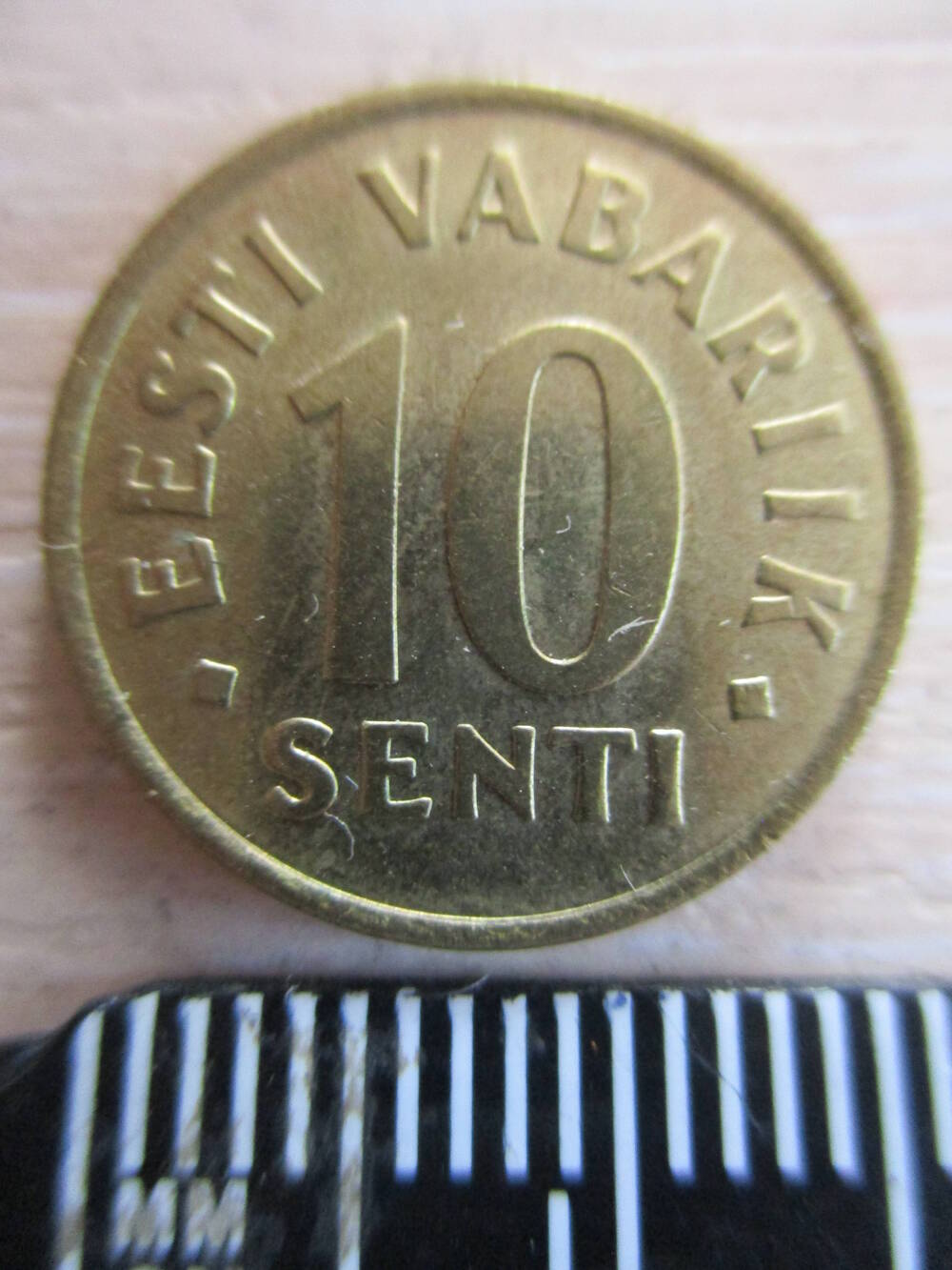 Монета Эстонии достоинством 10 центов (сенти) 2002 года.