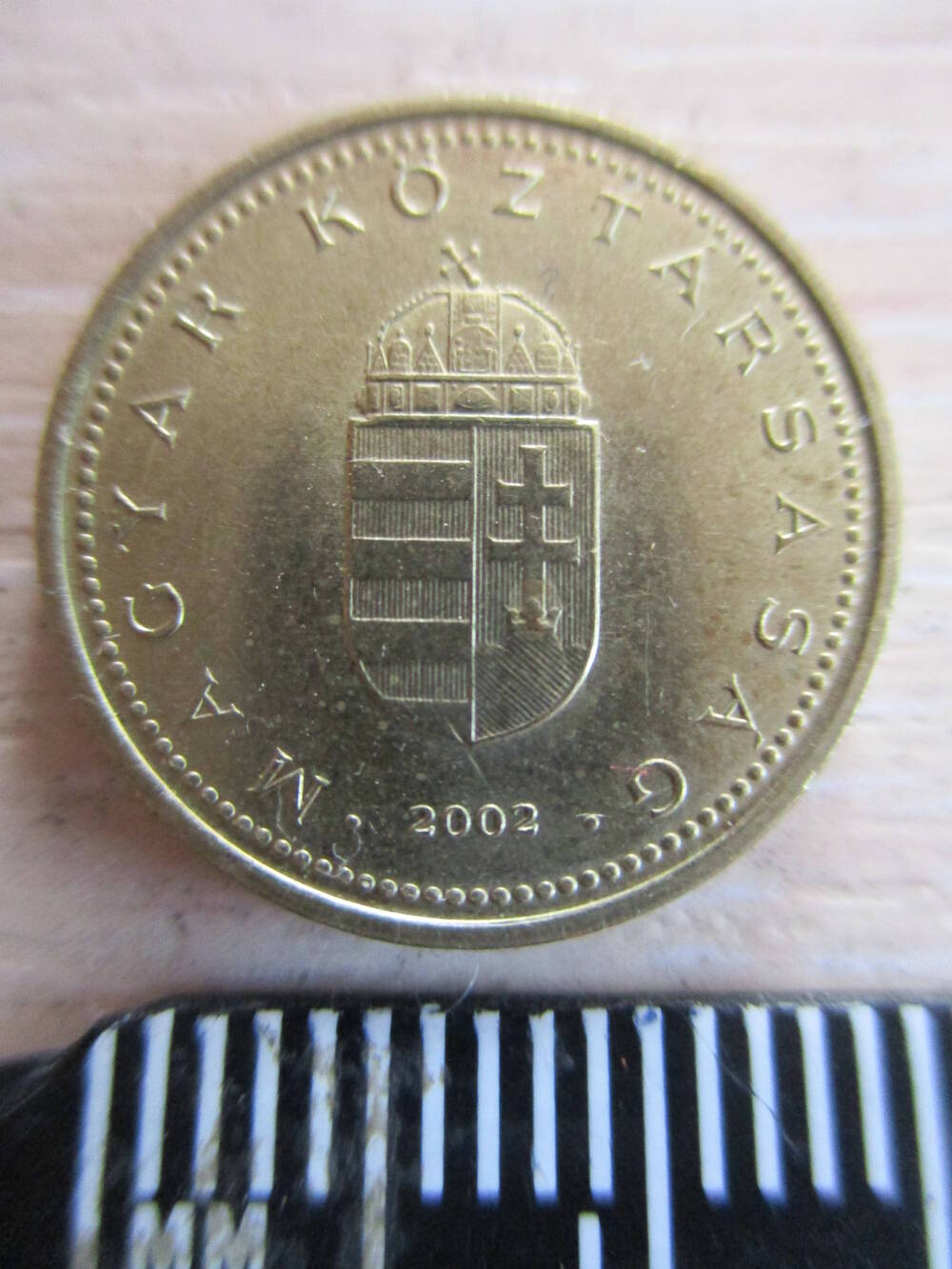 Монета Венгрии достоинством 1 форинт 2002 года.