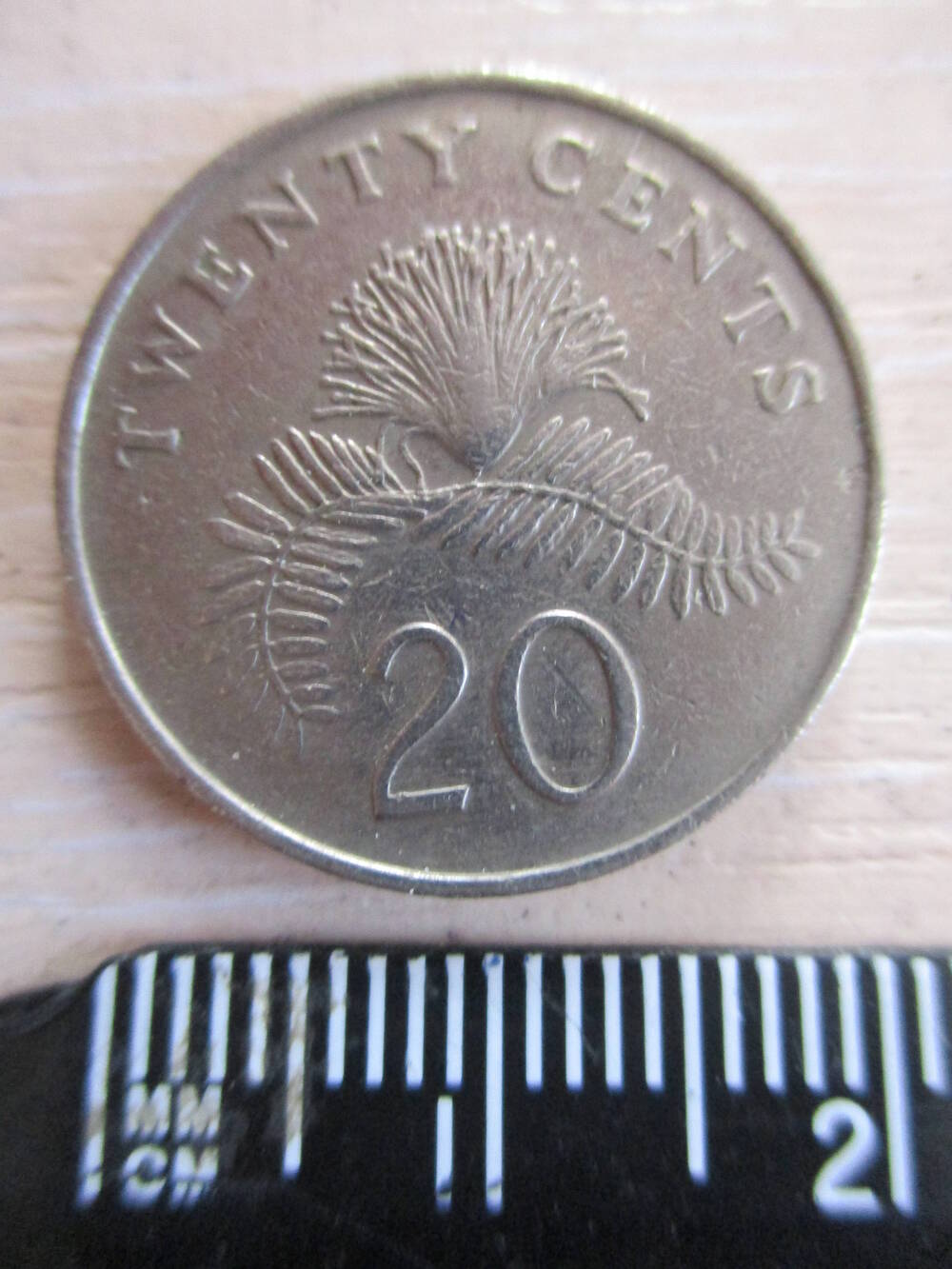 Монета Сингапура достоинством 20 центов 1990 года.