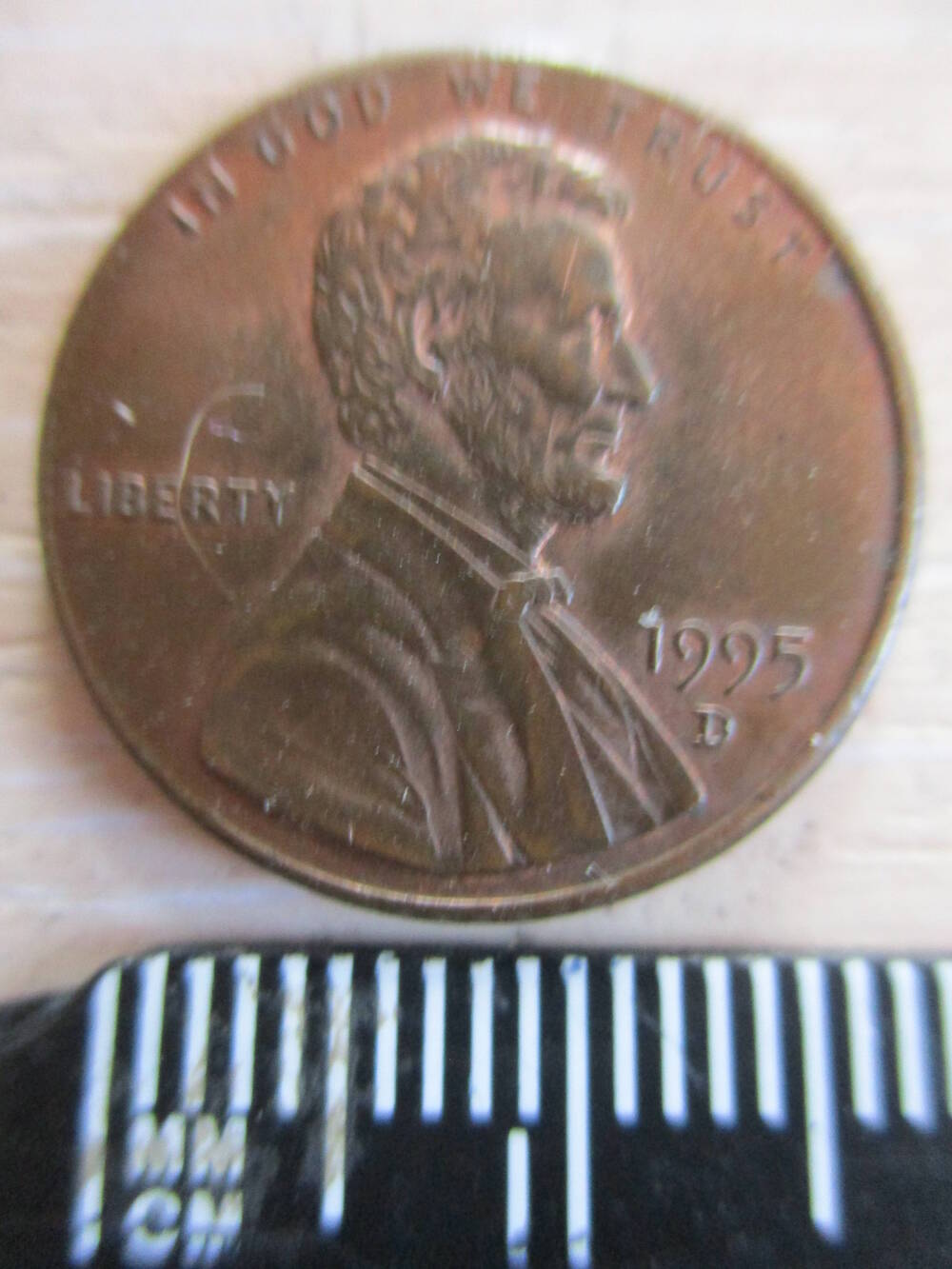 Монета США достоинством 1 цент 1995 года.