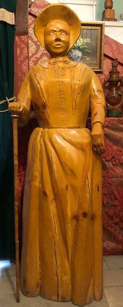 Деревянная скульптура Купчиха