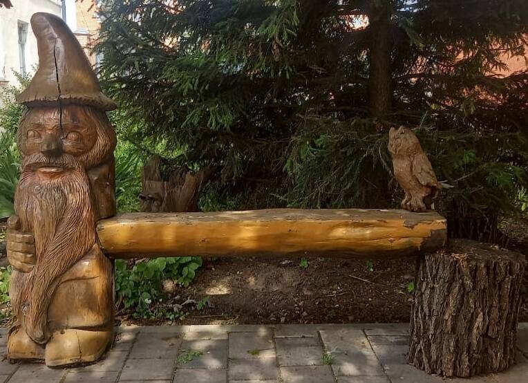 Деревянная скульптура Скамейка