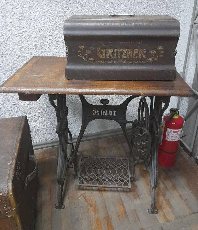 Швейная машинка с ножным приводом фирмы «Gritzner»