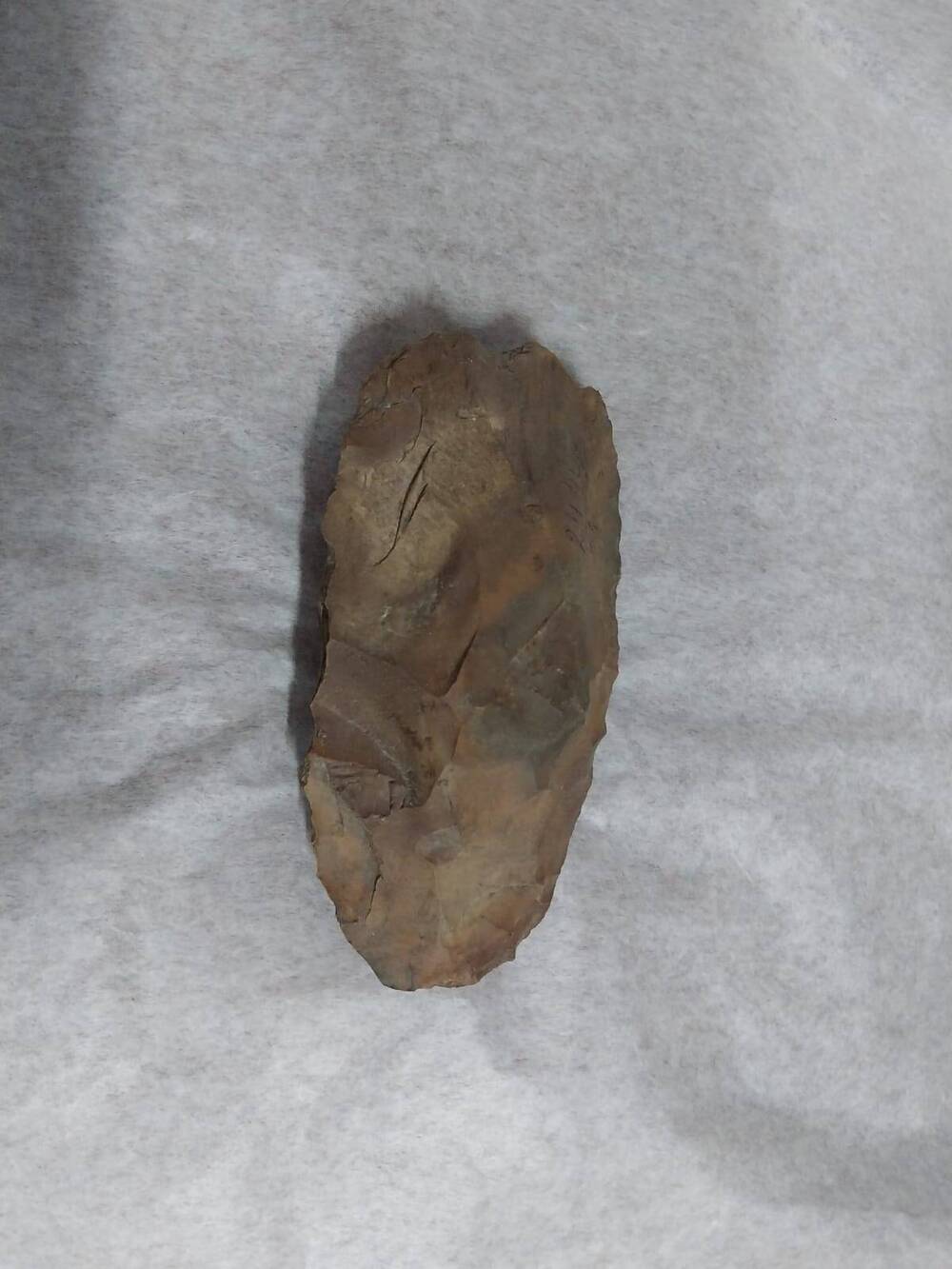 Тесло - орудие для обработки дерева период неолита и бронзы, 6 -2 тыс. до н. э., найдено на территории Ногинского района в пос. Храпуново.