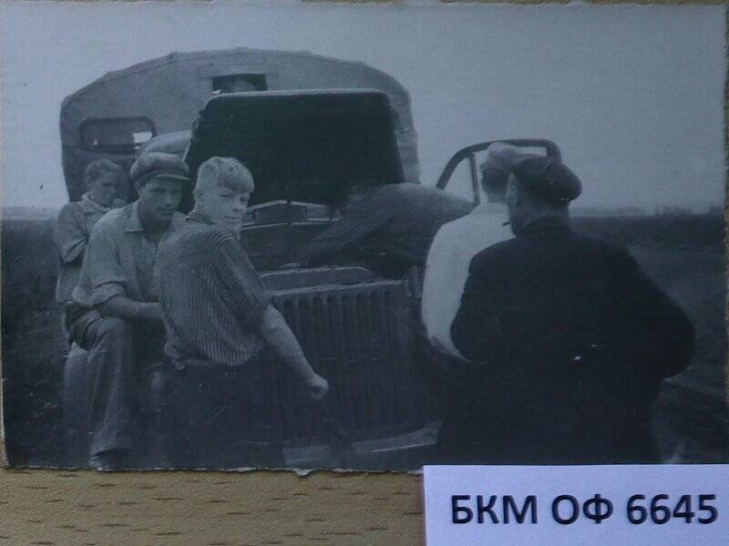 Фотография черно-белая. Вот такой «автобус» ходил от Ирбита до Байкалово