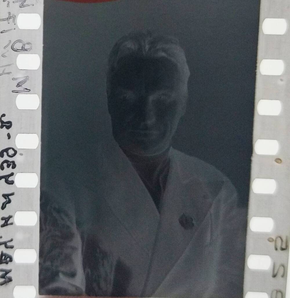 Негатив - фотопленка. Портрет В.П.Чкалова, 1936 год. Погрудной фас.