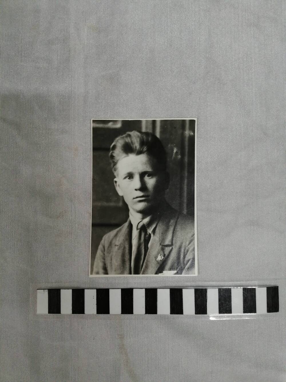 Фото, оригинал, погрудный портрет, изображение черно-белое на матовой бумаге. Изображен Каратаев Георгий Тимофеевич