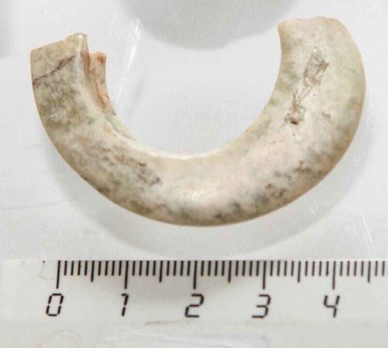 Фрагмент кольца из нефрита