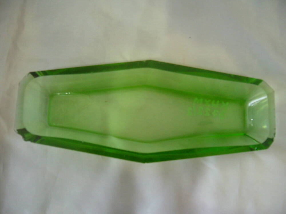 лоток для парфюмерных принадлежностей из зеленого стекла