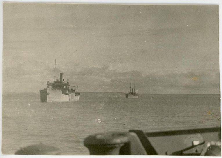 Фотография. Л/п С. Дежнев (СКР-19) в навигации 1942 г., снимки с борта парохода.