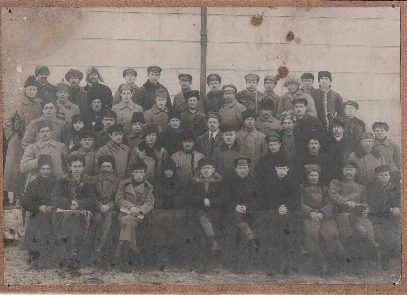 Групповая фотография. Батракские коммунисты на уездной партийной конференции в 1923 году.