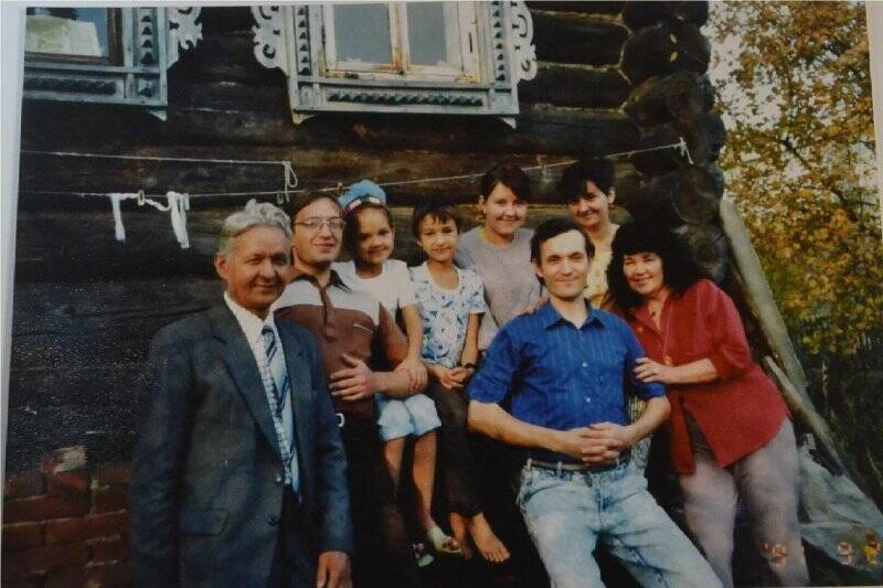 Фотография. Сиразетдинов Т. с родственниками в деревне