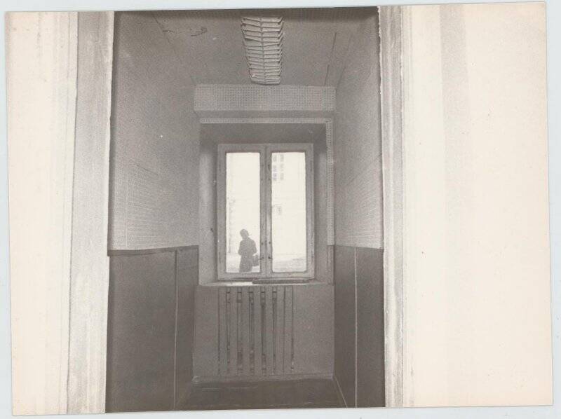 Фотография. Окно в подсобном помещении. Большая Пироговская, 35а.