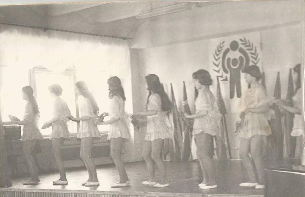 Фото Танцевальная группа девочек.(школа №10)