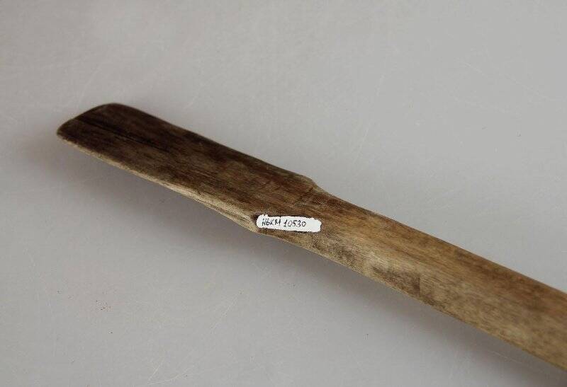 Лопатка деревянная для помешивания пищи.