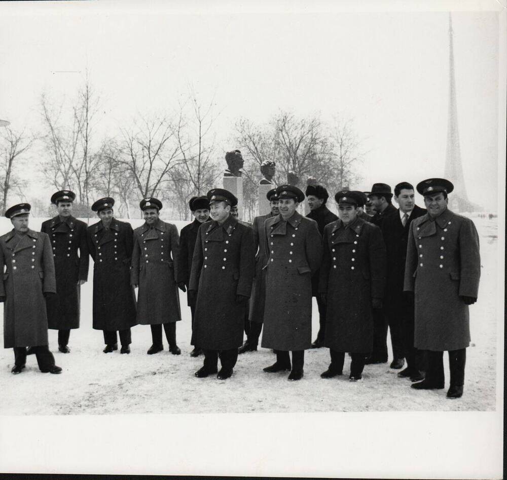 Фото. У аллеи космонавтов. 1969 г. 