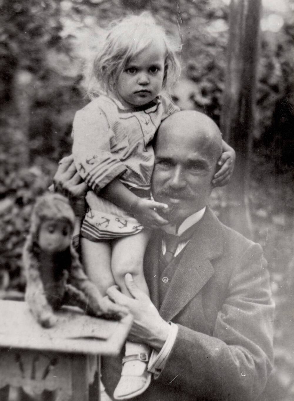 Фотография Сурконт Бронислав Викентьевич – участник трех революций, с дочерью Еленой
