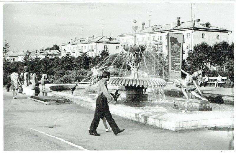 Фотография. Фонтан «Балерины», г.Лениногорск