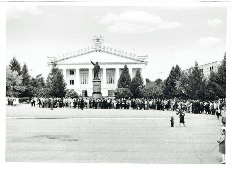 Фотография. Лениногорск, мероприятие на площади им. Ленина, 80-е гг.