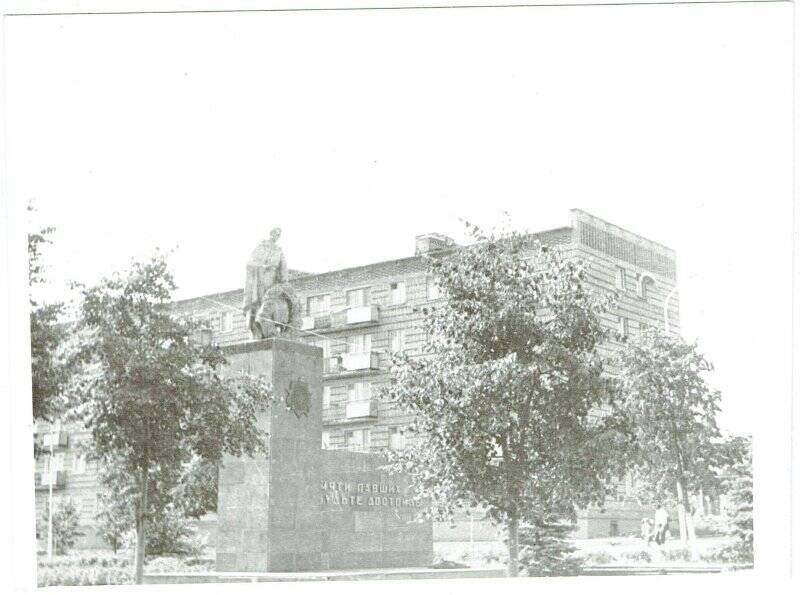 Фотография. Памятник воинам-освободителям, «Вечный огонь»,  г. Лениногорск