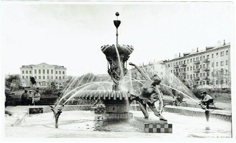 Фотография. Фонтан «Балерины», г. Лениногорск