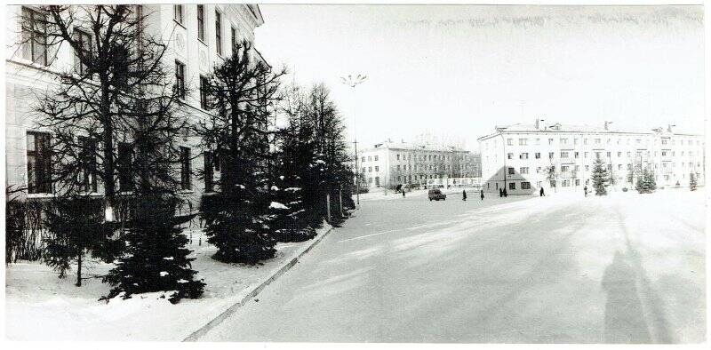 Фотография. Лениногорск, площадка перед горкомом партии