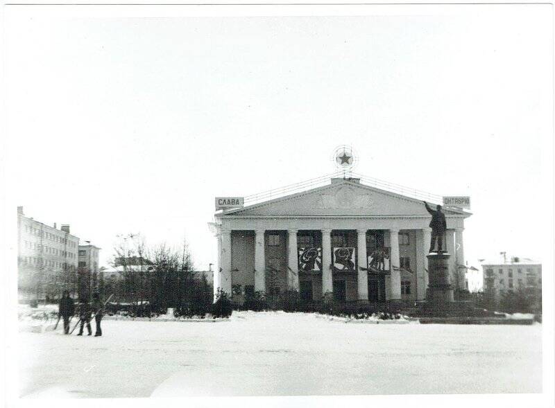 Фотография. Лениногорск, площадь им. Ленина, «Слава Октябрю»