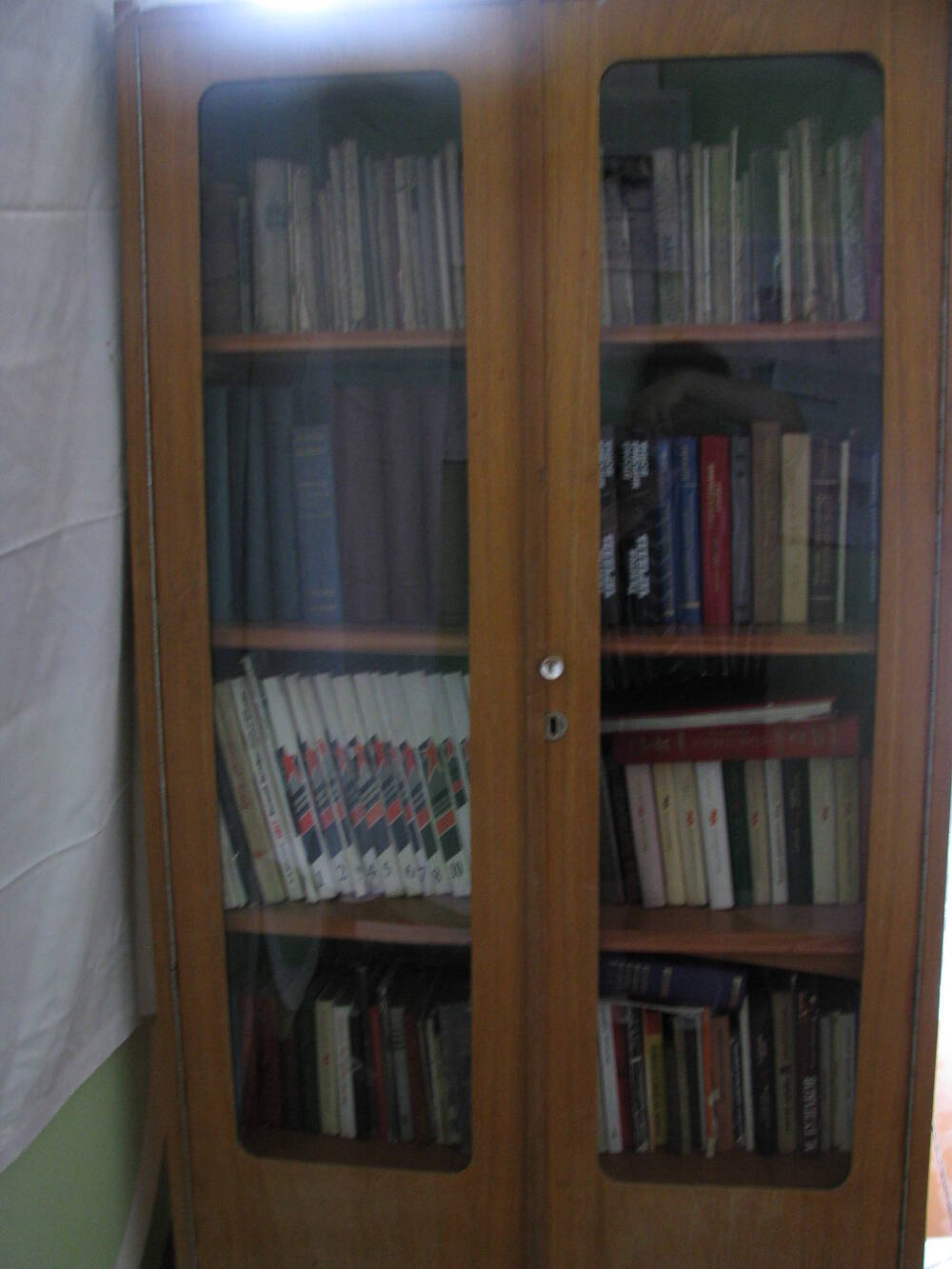 Книжный шкаф.