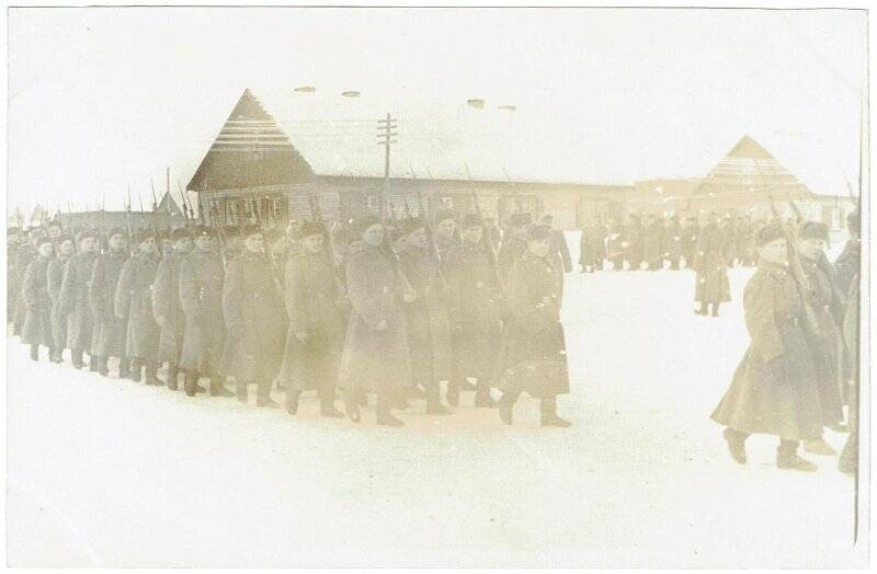 Фотография. «Подготовка к первомайской демонстрации. май 1952 год