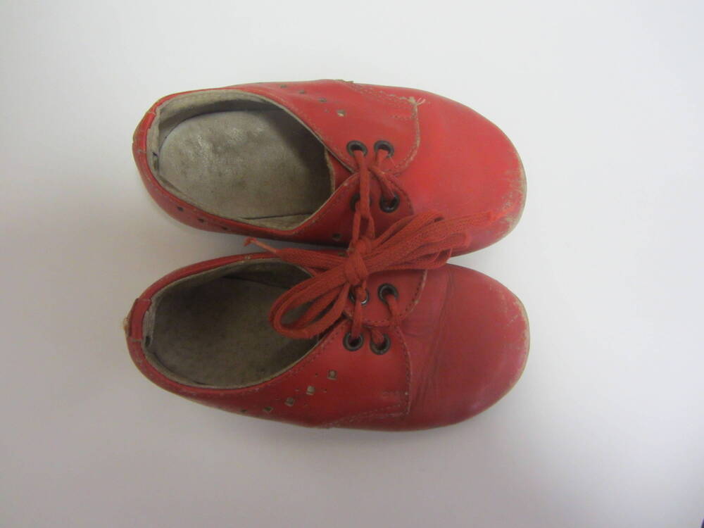 Ботиночки детские красные, 70-е годы
