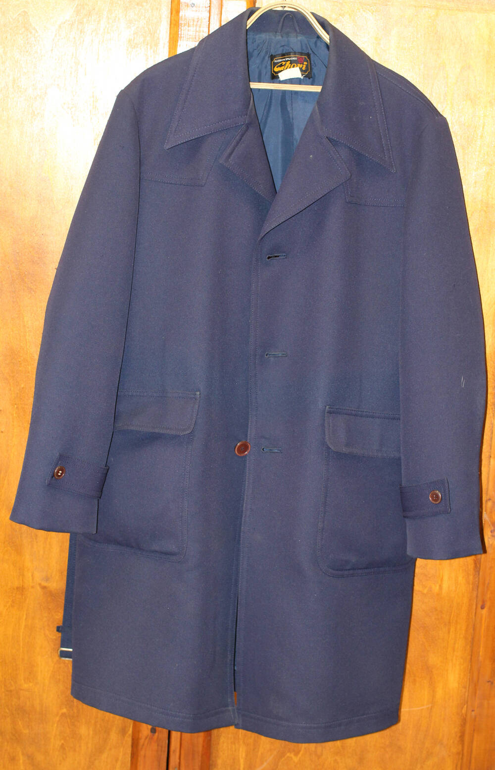 Пальто мужское демисезонное синего цвета с поясом на пуговицах. Размер 50