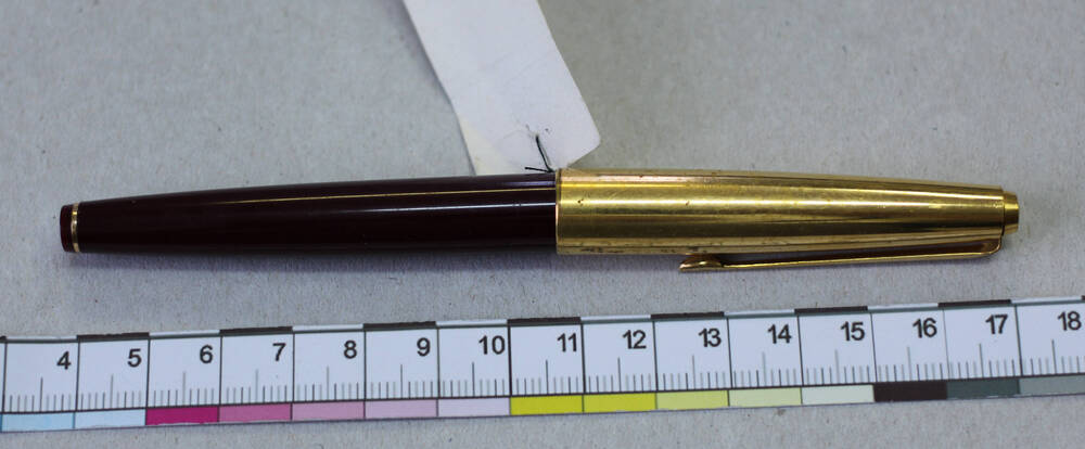 Ручка с пером, тёмно-вишневого цвета с колпачком Сафронова В.П.