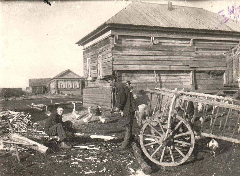 Фотография сюжетная черно-белая. Коллективизация в Вольском районе.