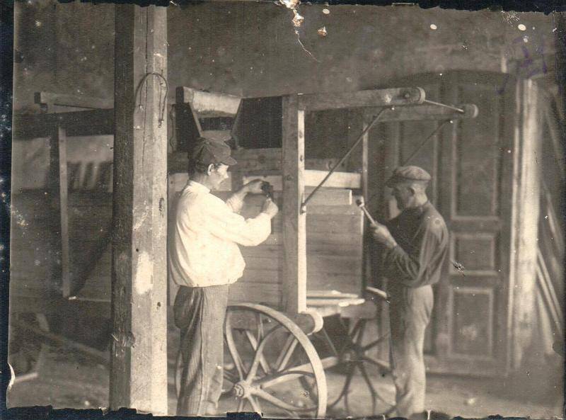 Фотография сюжетная черно-белая. Коллективизация в Вольском районе.