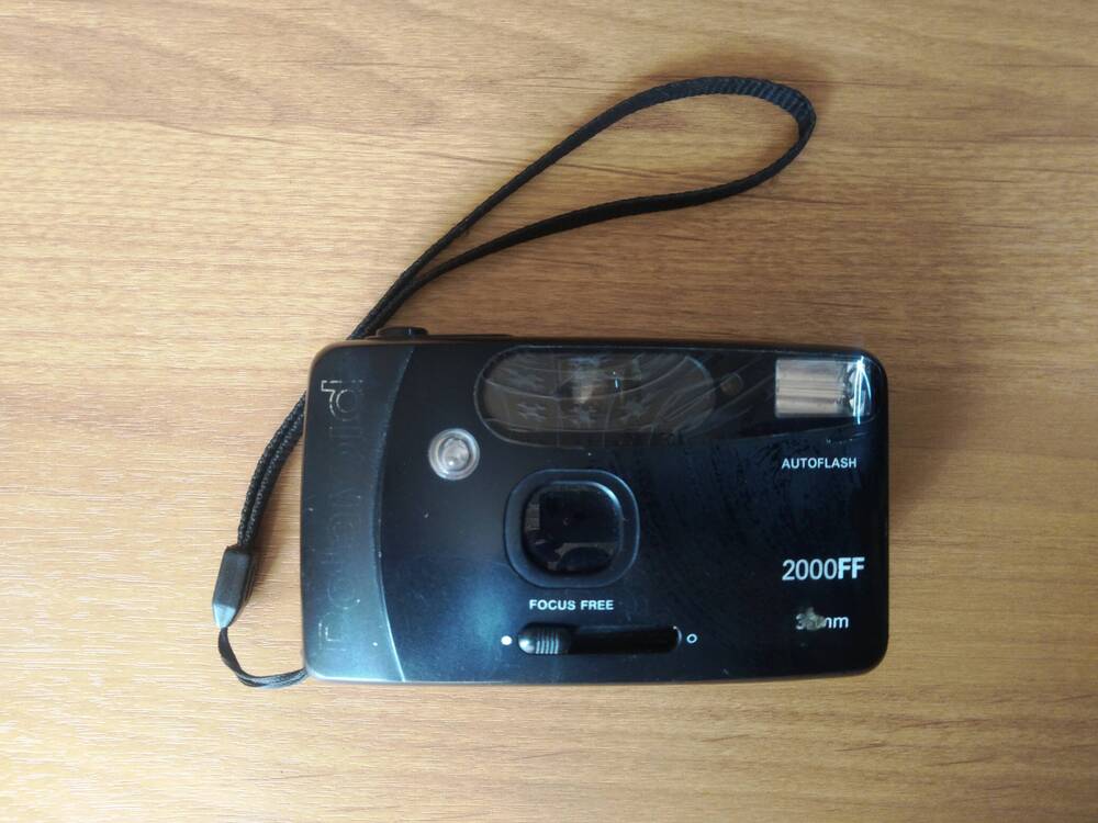 Фотоаппарат «Polaroid 2000FF».