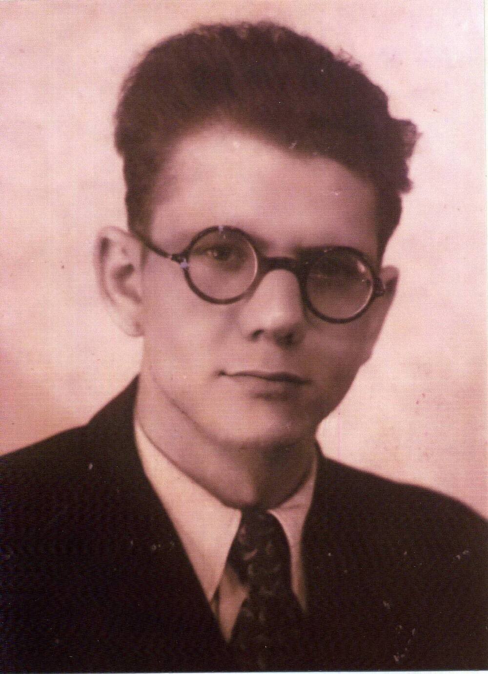Фотография. Владимир Чивилихин студент Московского государственного университета, 1949 год, г.Москва.