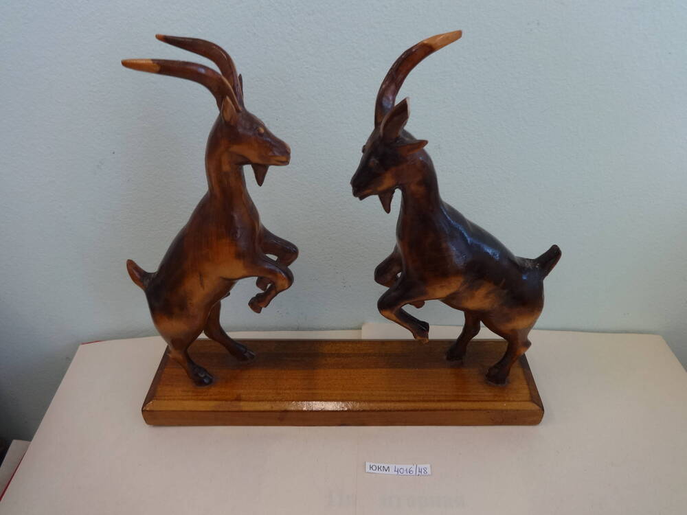Скульптура Два козла.