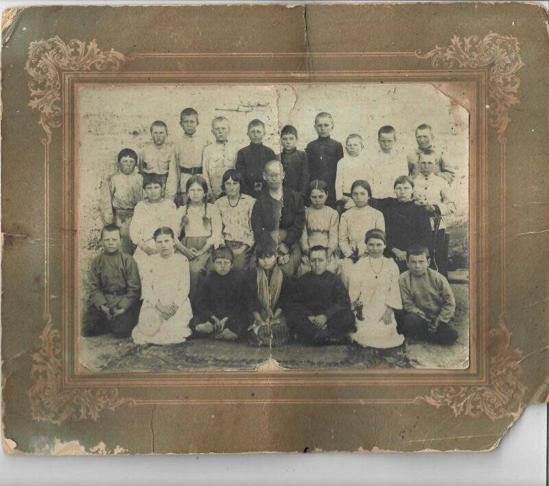 Фото. Подлинник. Учащиеся училища Ак-Мечети (1918 год)
