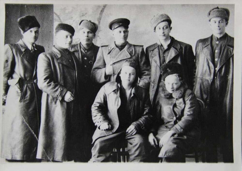 Фотография Командиры и комиссары Венгерского соединения отрядов (первый справа стоит Васин В.М.)