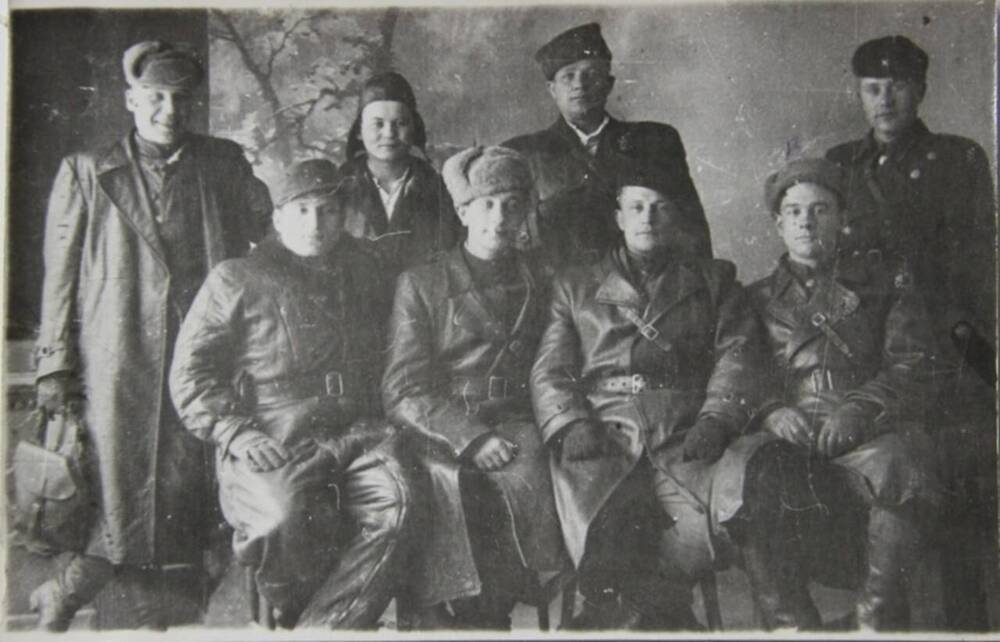 Фотография Командиры и комиссары Венгерского соединения партизанских отрядов (сидит первый справа Васин В.М.)