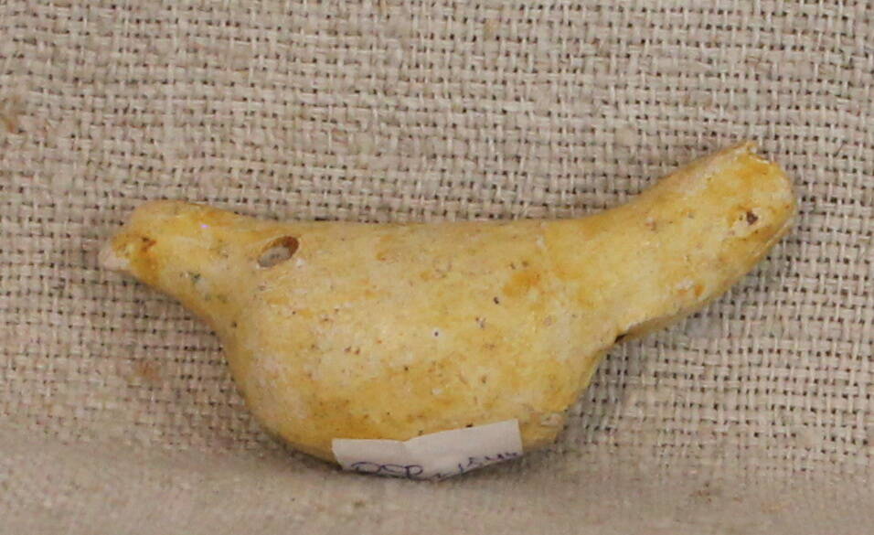 Свистулька
глиняная, в форме птицы. Покрыта краской желтого цвета. Довоенный период » 1938-1939 г.г.