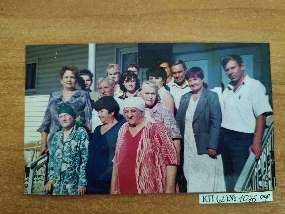 Фотография групповая коллектив Левокумского Дома интерната престарелых и инвалидов открыт 1 февраля 2004 г.