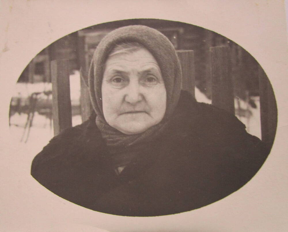 Фотография Чистяковой Анастасии Михайловны - одной из первых учительниц школы №7 в г. Железнодорожном.