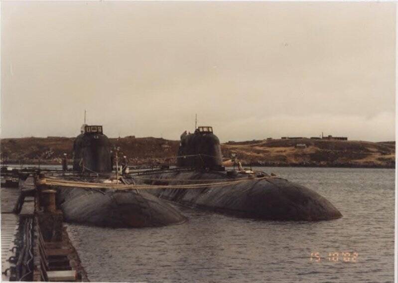 Фотография. Атомные подводные лодки проекта 671 «Б-53» и «Б-38» в ожидании отправки на утилизацию в г. Полярный. Северный флот.