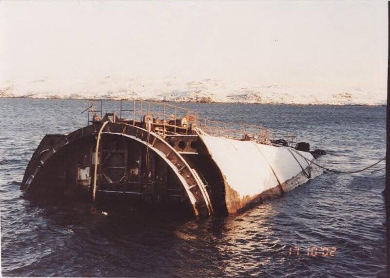 Фотография. Кормовой отсек, утилизированной атомной подводной лодки проекта 627А - первая АПЛ ВМФ СССР АПЛ «К-3». Северный флот.