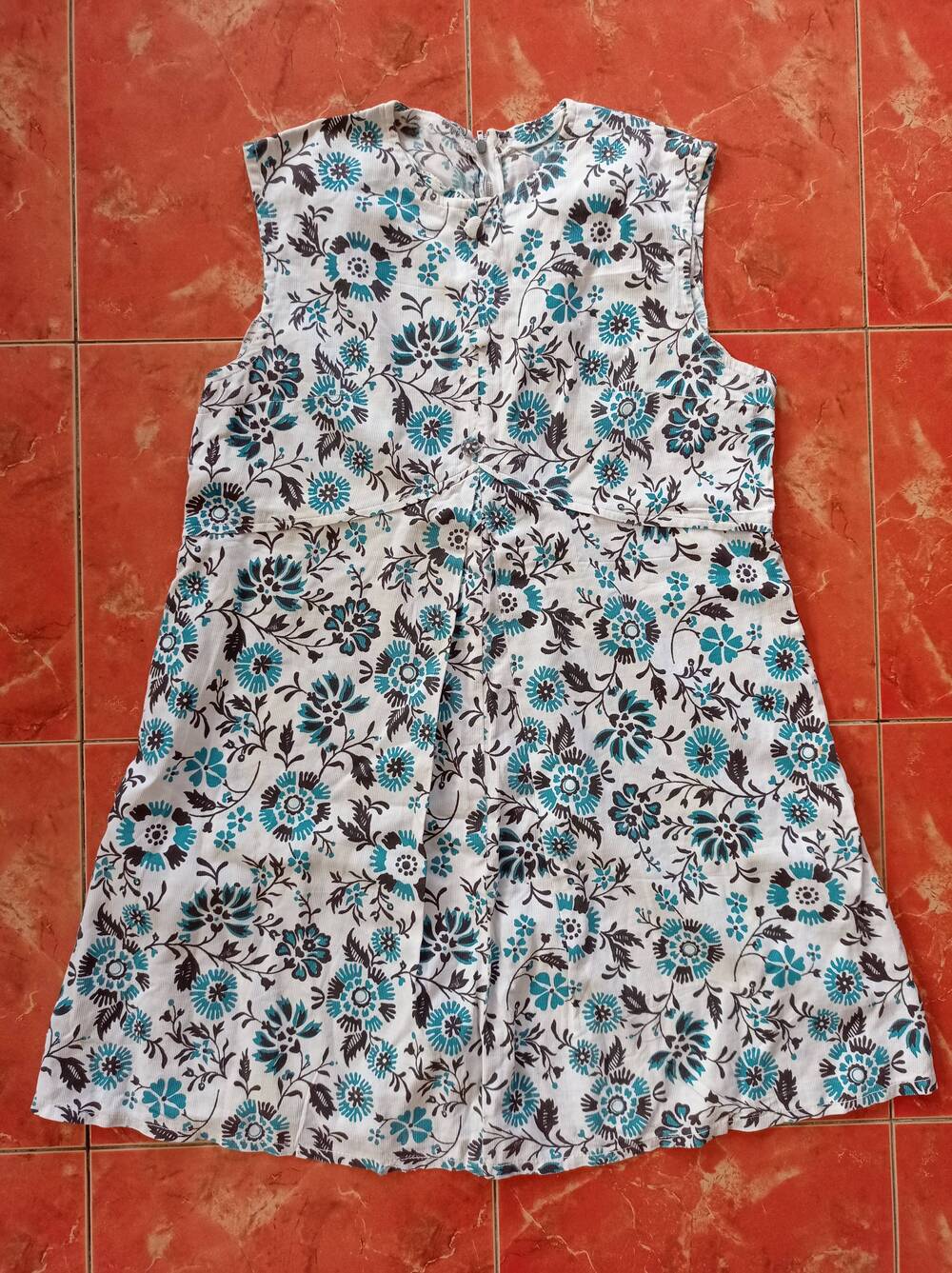 Платье белое с голубыми и чёрными цветами (СССР)