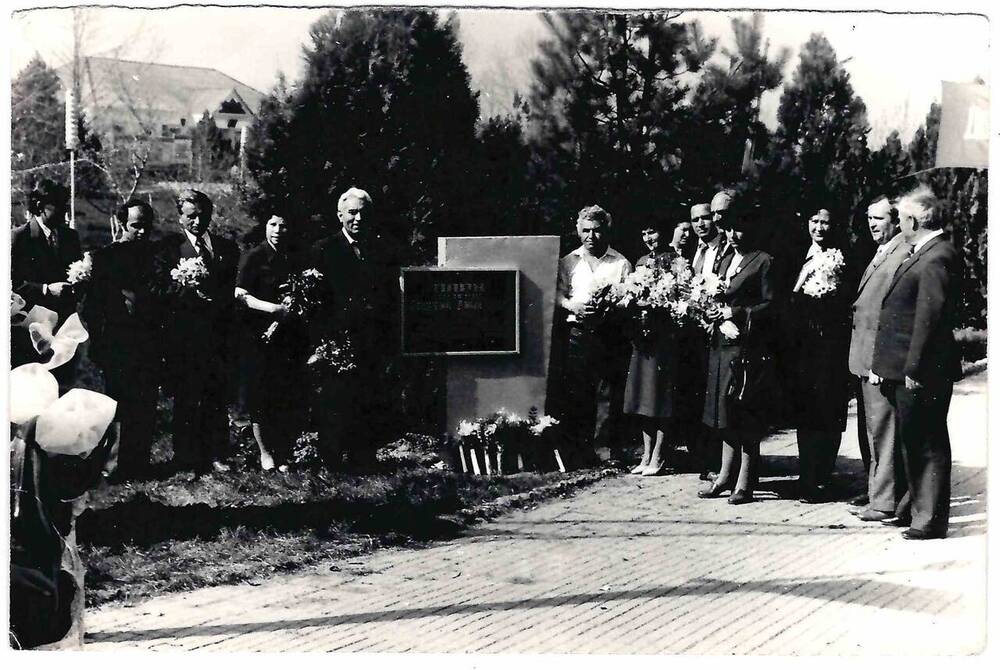 Черно-белая фотография групповая. Встреча с представителями из Болгарии 