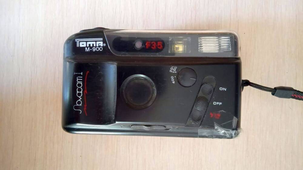 Фотоаппарат ТОМА М-900 в пластиковом корпусе.