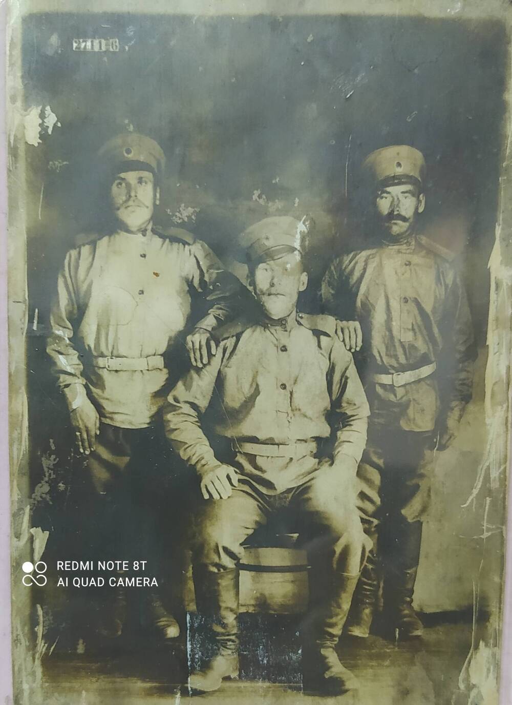 Фото Борисов С.И. Участник Гражданской войны .Уроженец села Новая Лава (в середине сидит).