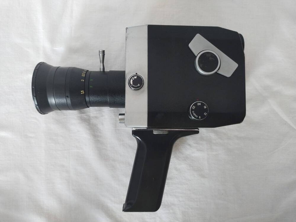 Киносъёмочный аппарат Кварц 1×8С-2